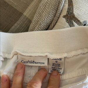 Croft & Barrow  white capri s